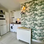 Apartment En Front De Avec Piscine *