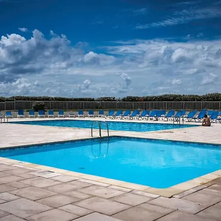 En Front De Avec Piscine