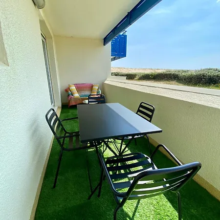 Apartment En Front De Avec Piscine