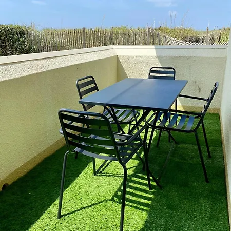En Front De Avec Piscine Apartmán *